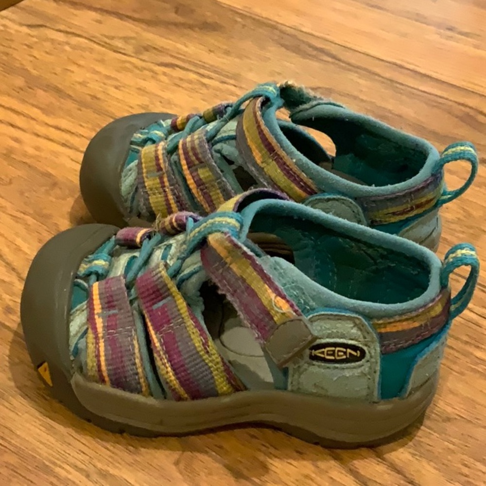 Keen size 5 toddler baby girl